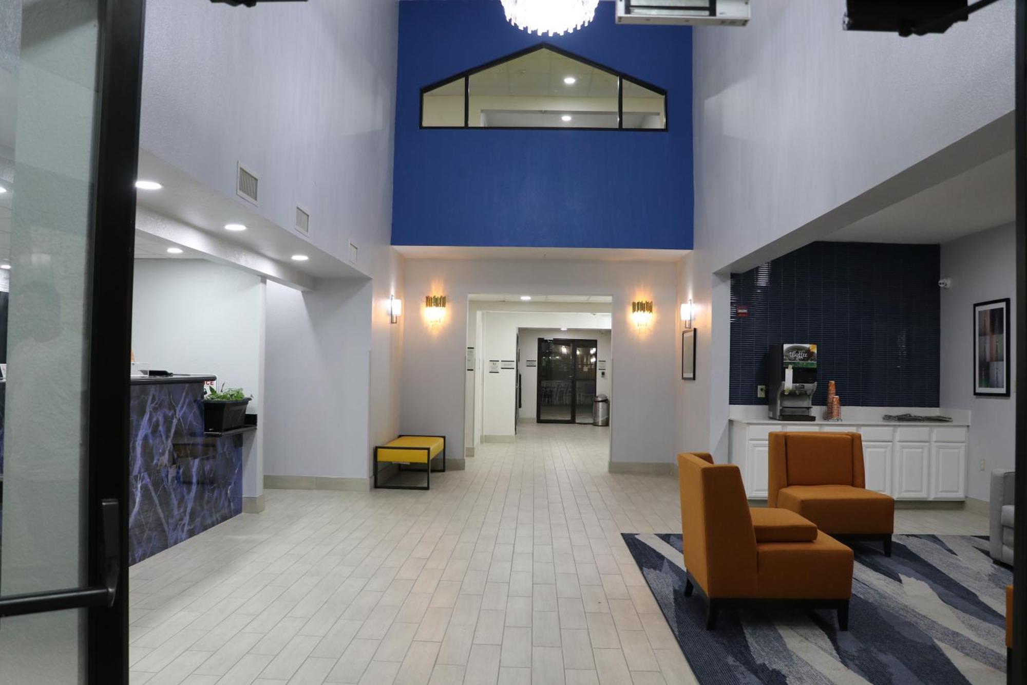 Quality Inn & Suites Буда Екстер'єр фото