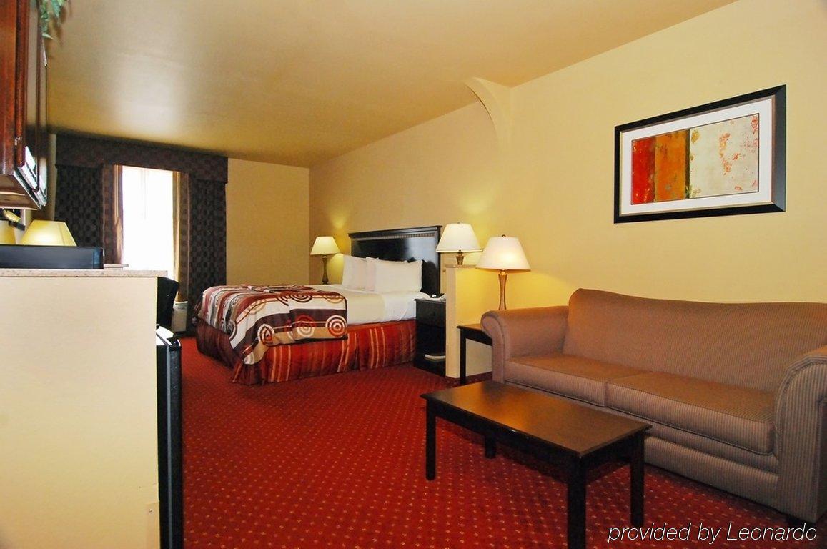 Quality Inn & Suites Буда Номер фото