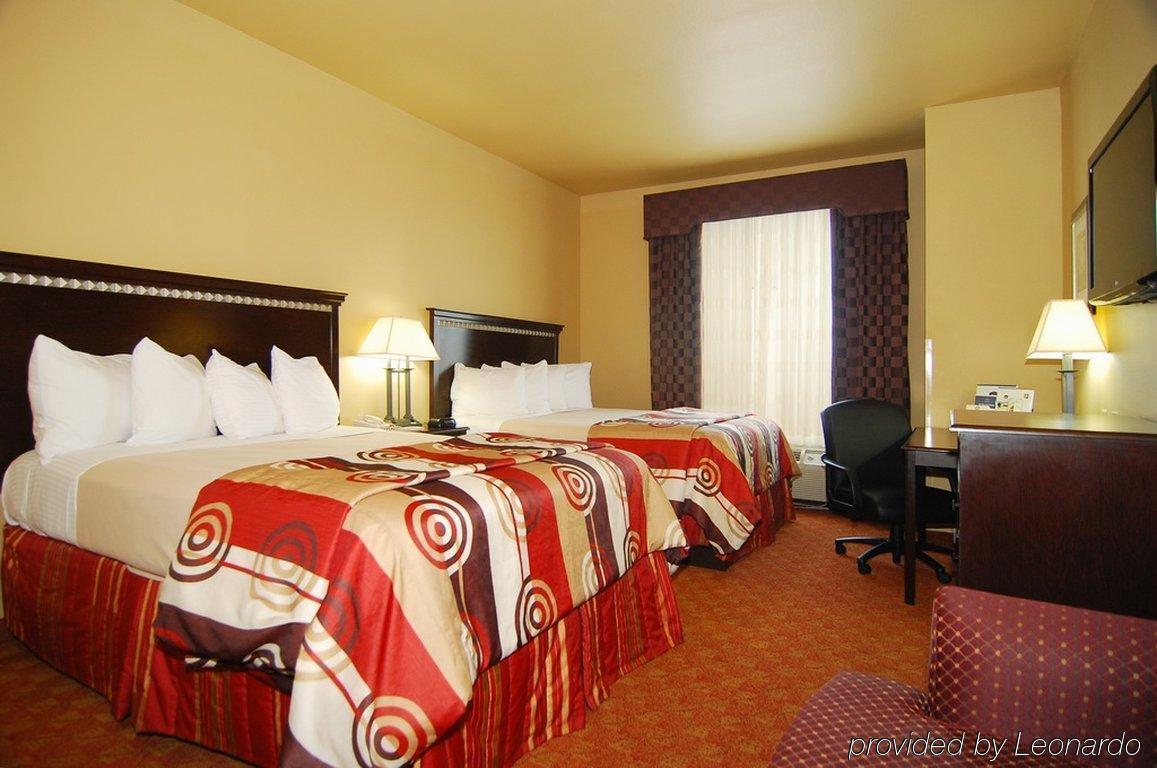 Quality Inn & Suites Буда Екстер'єр фото