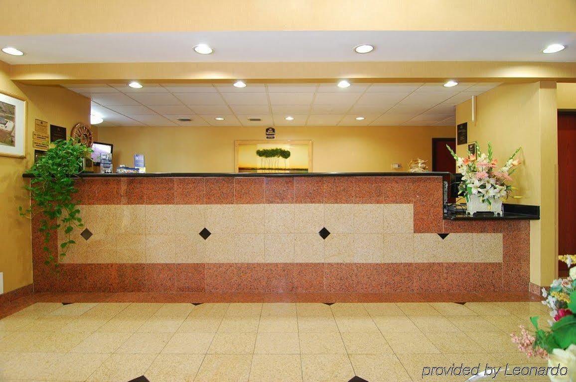 Quality Inn & Suites Буда Екстер'єр фото