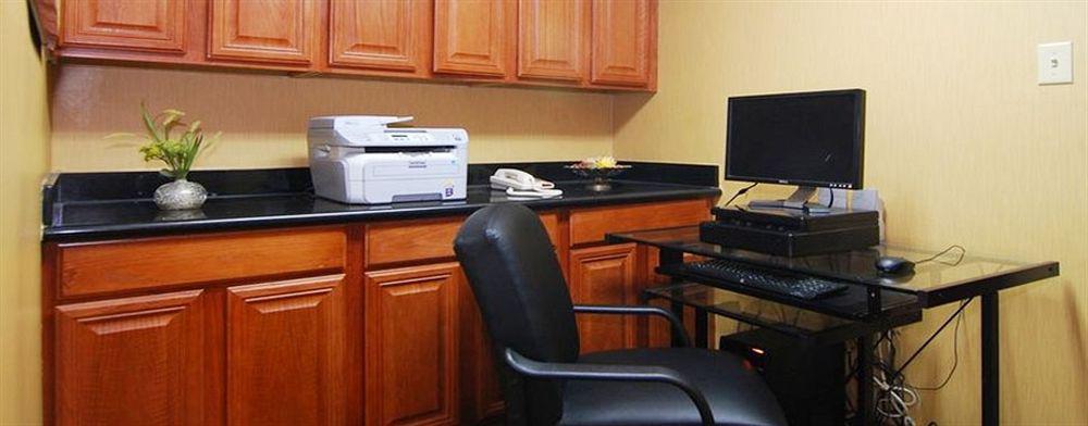 Quality Inn & Suites Буда Екстер'єр фото